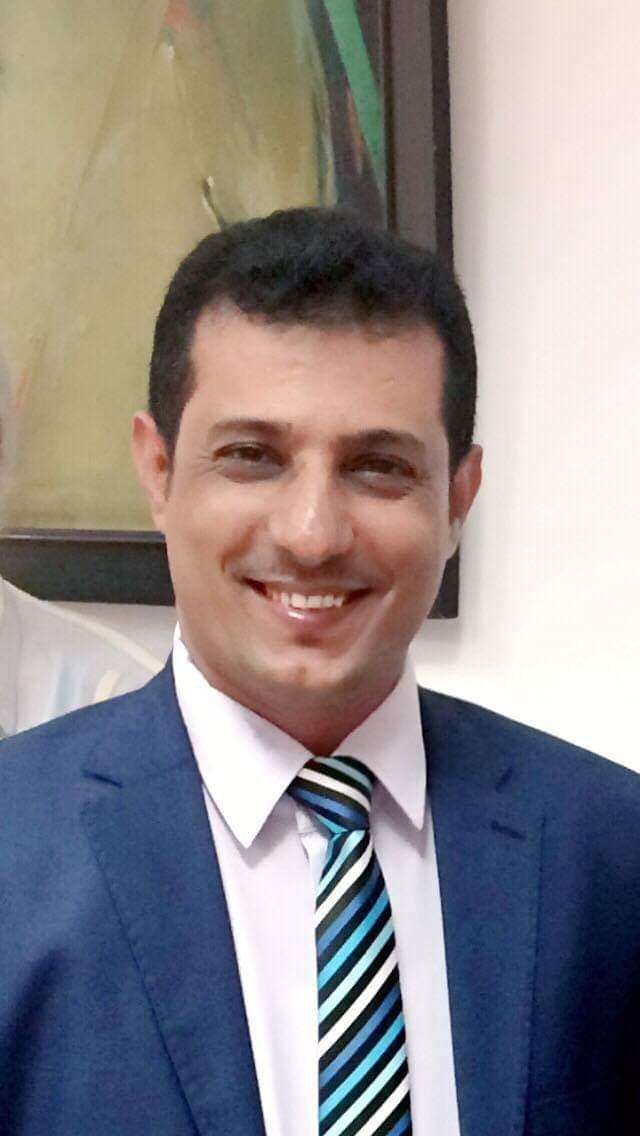 بمناسبة تقليده وسام العضوية الرسمية للاتحاد الدولي للغة العربية.. كلية الآداب عدن تهنيء الدكتور/صفوت محمد أمين