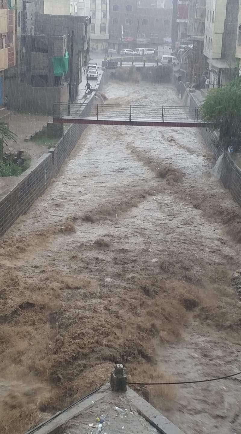 شاهد سيول جارفة شهدتها تعز (صورة)