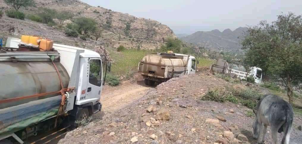 شاهد تهريب المشتقات النفطية الى مناطق الحوثيين
