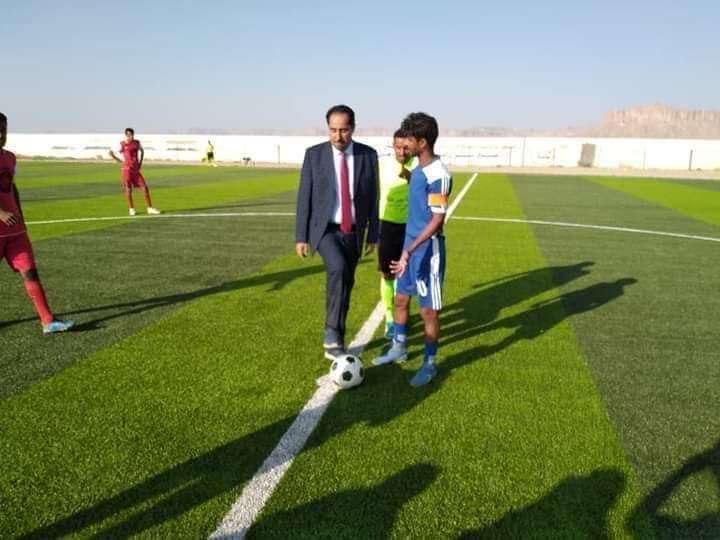 الوزير البكري يدشن افتتاح ملعب رياضي في شبوة الوزير البكري يدشن افتتاح ملعب رياضي في شبوة