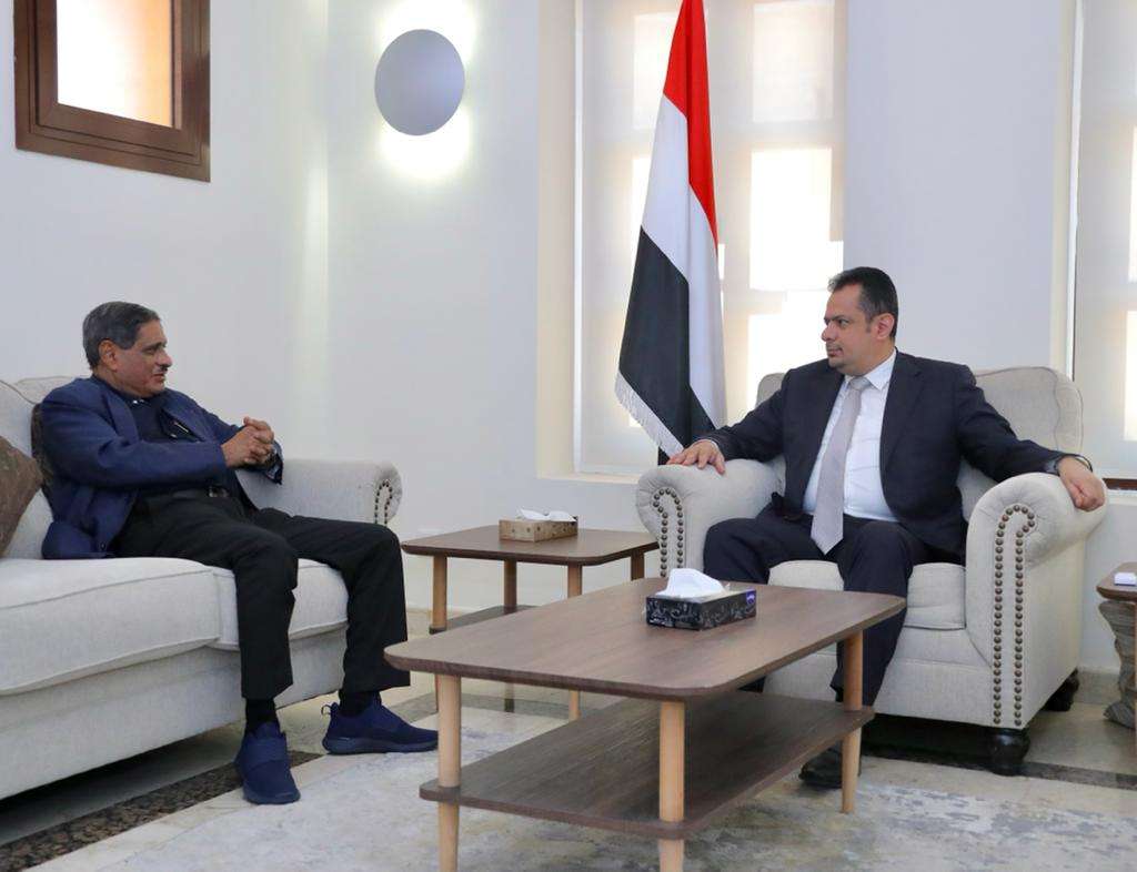 تنفيذا لتوجيهات الرئيس هادي .. رئيس الوزراء يلتقي محافظ حضرموت تنفيذا لتوجيهات الرئيس هادي .. رئيس الوزراء يلتقي محافظ حضرموت
