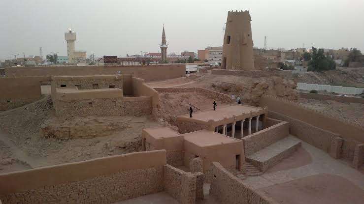 عاجل: قوات الجيش تسيطر على معسكر بالجوف ومقتل قائد بارز بالشرعية