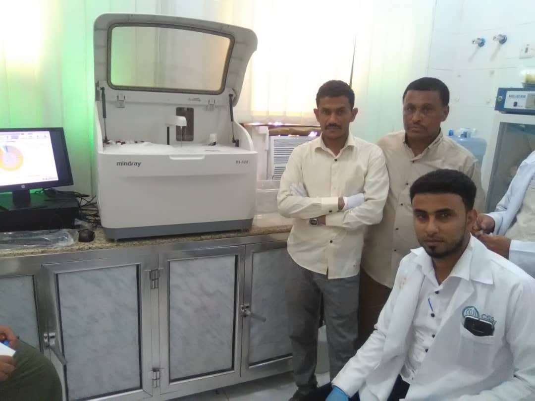 تشغيل جهاز الفحص الكيميائي Mindray B120 بمستشفى الغيضة المركزي بالمهرة