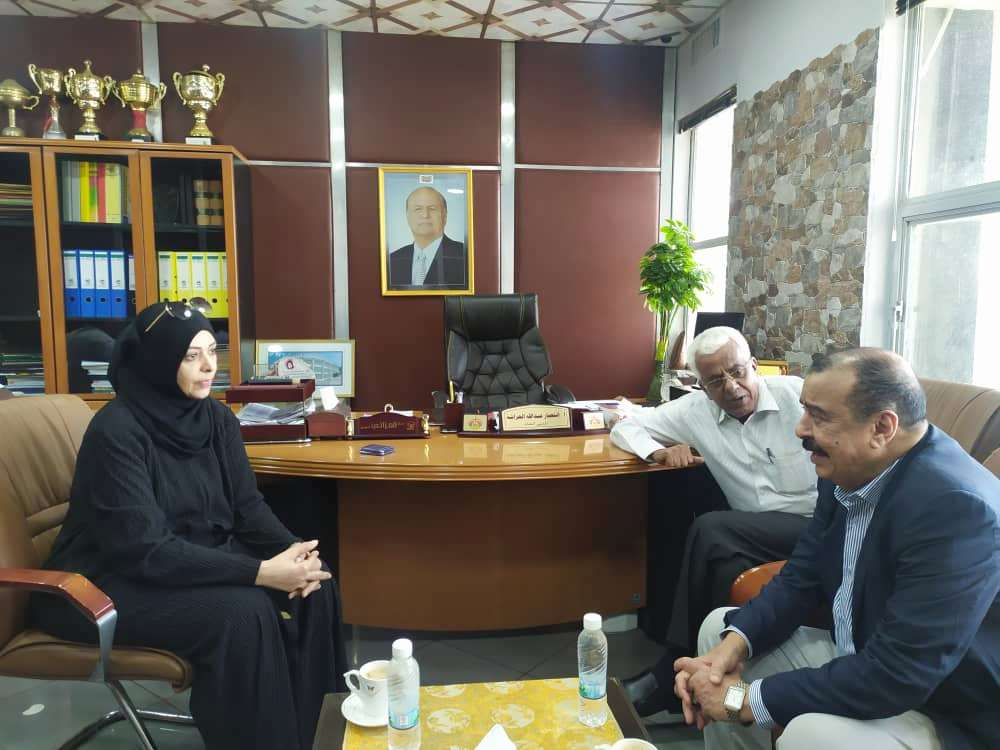 بن بريك والعراشة يناقشان استقرار سوق المشتقات النفطية