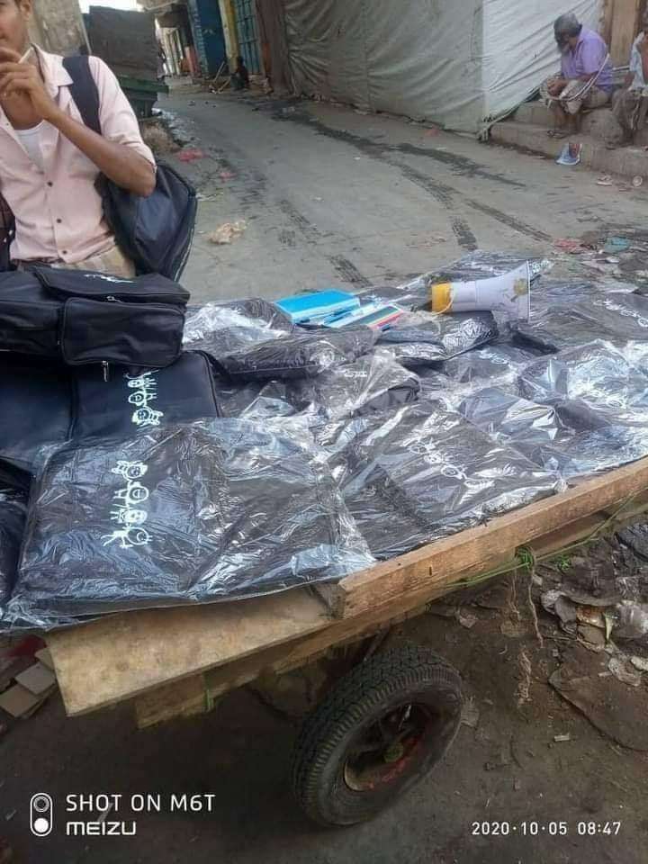مواطنون يشكون بيع حقائب تبرعت بها اليابان لأبناء عدن في إحدى بسطات الشيخ عثمان