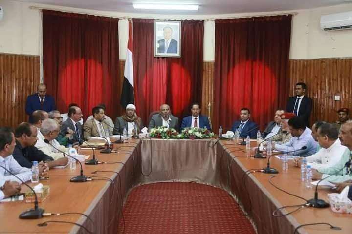 وزير الشباب والرياضة : اعتماد استكمال وإضاءة منشآت ملعب سيئون الأولمبي بقيمة مليار ريال