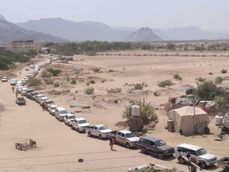 مواطنون يشكون من أزمة مشتقات نفطية مفتعلة في مأرب