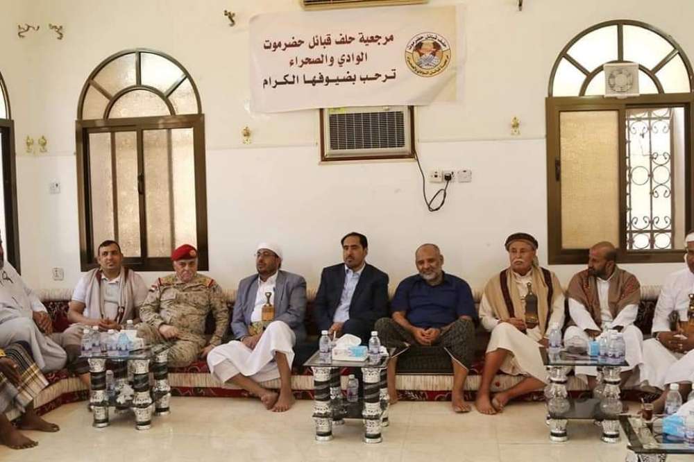 وزير الشباب والرياضة والوفد الحكومي يزورون مرجعية حلف قبائل وادي وصحراء حضرموت