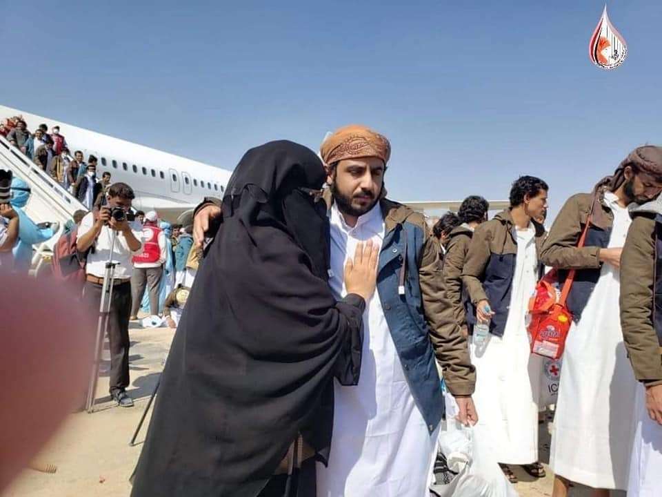 مع وصول الدفعة الثانية للمفرج عنهم الإرياني يدعو إلى تحقيق عاجل وشفاف في جرائم تصفية عدد من الأسرى