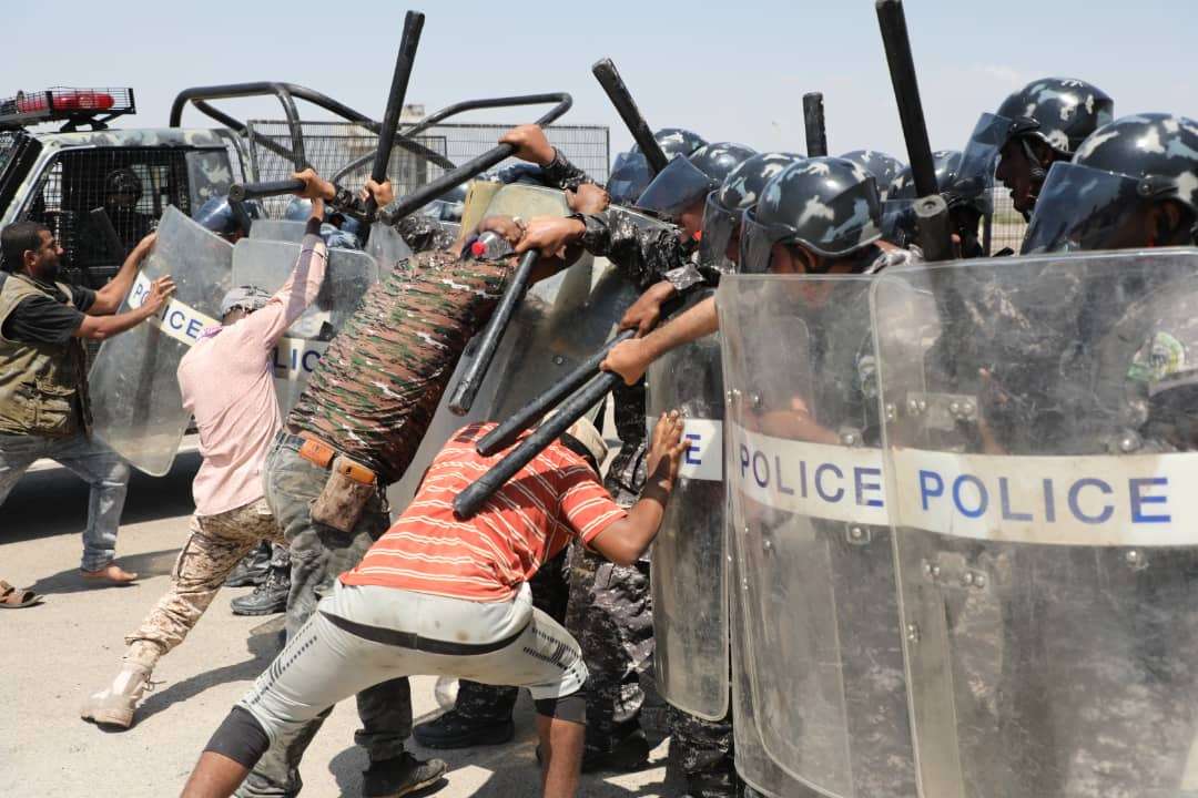 احتفالا بالذكرى الـ57 لثورة 14 أكتوبر.. قوات حماية المنشآت تقيم عرضا عسكريا في عدن