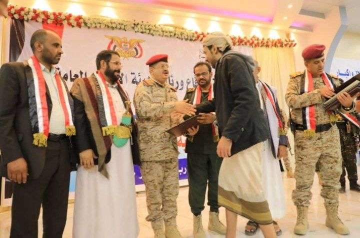 وزارة الدفاع ورئاسة هيئة الأركان العامة بمأرب تحتفيان بالمختطفين المحررين من سجون الحوثيين