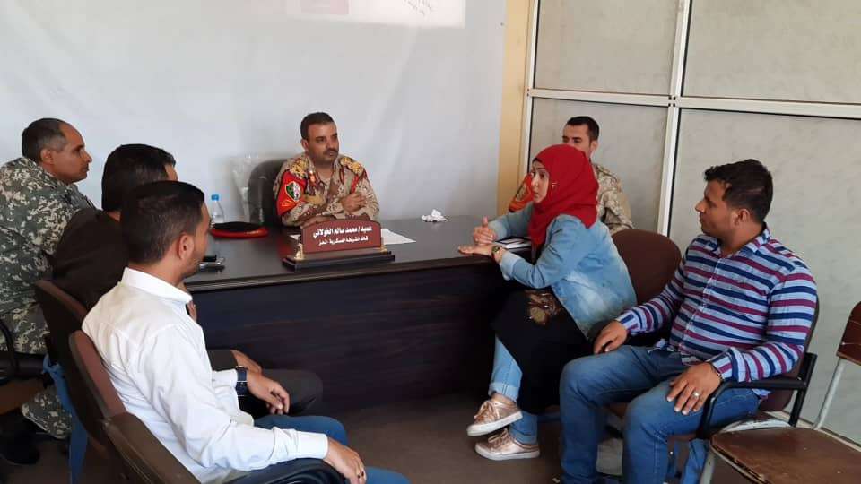 اللجنة الوطنية للتحقيق تلتقي قائد الشرطة العسكرية بتعز