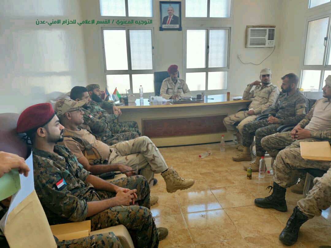 العميد الربيعي يجتمع بأركانات وقادة قطاعات الحزام الأمني لمناقشة عدد من القضايا والخطط الأمنية في عدن