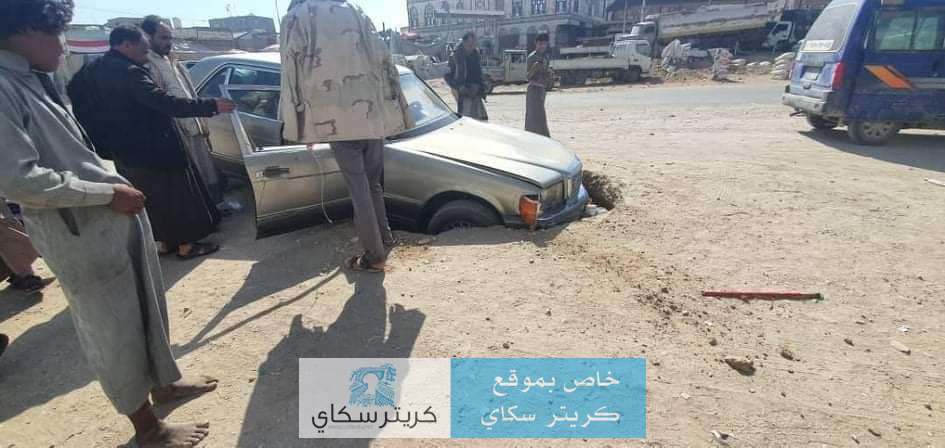 عاجل : اصابة شخص بسقوط سيارة بحفرة راشحة في مارب(صور)
