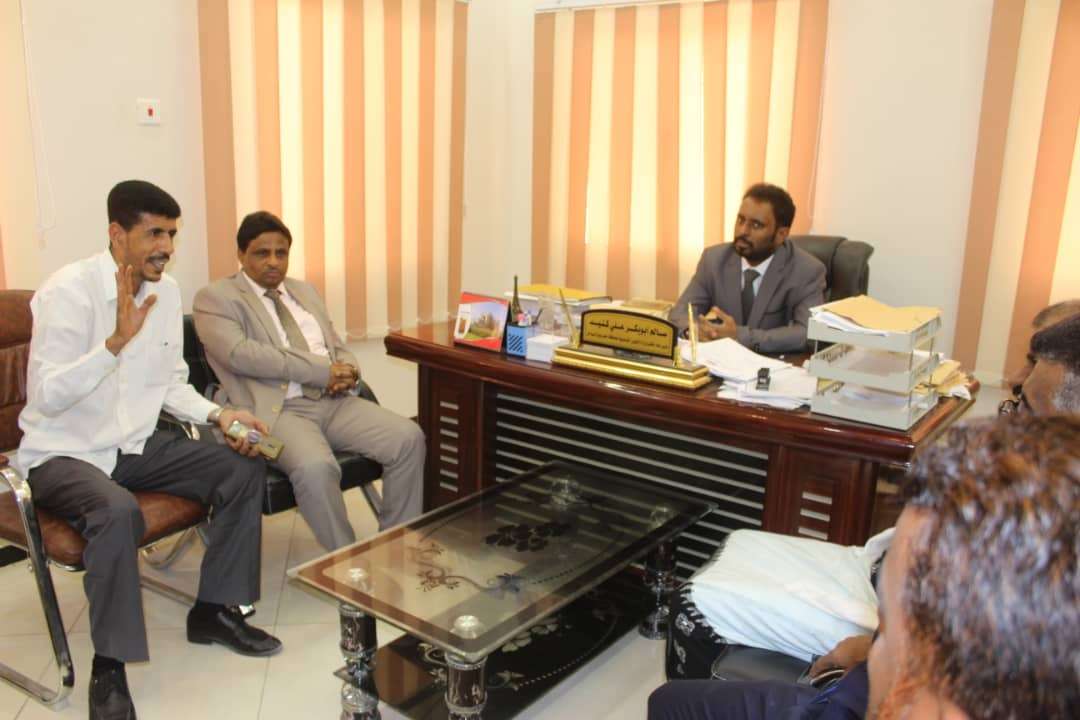 وكيل أول حضرموت يطلع على نشاط مكتب الشؤون القانونية