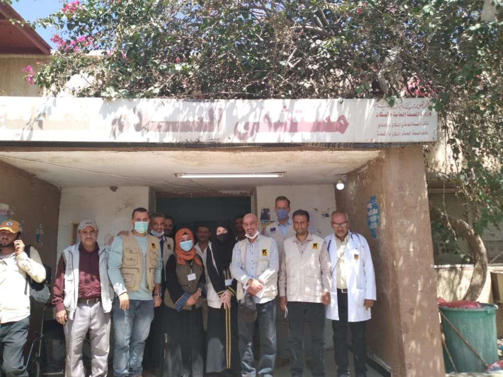 مسؤولي لجنة الإنقاذ الدولية باليمن ستيفاني وديفد يزورون مديرية قعطبة بمحافظة الضالع