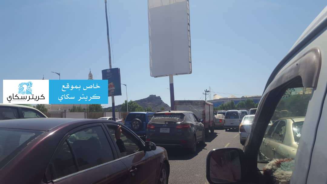 يحدث الآن .. زحمة خانقة في عدن (صورة)