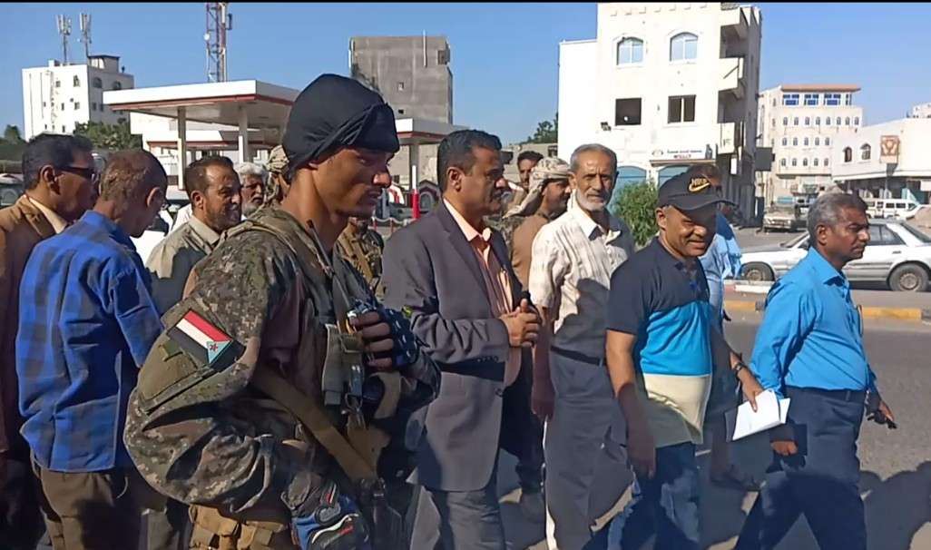 مدير عام المنصورة يؤكد حرص قيادة السلطة المحلية على إزالة المخالفات والعشوائيات للحفاظ على المنظر العام للمديرية