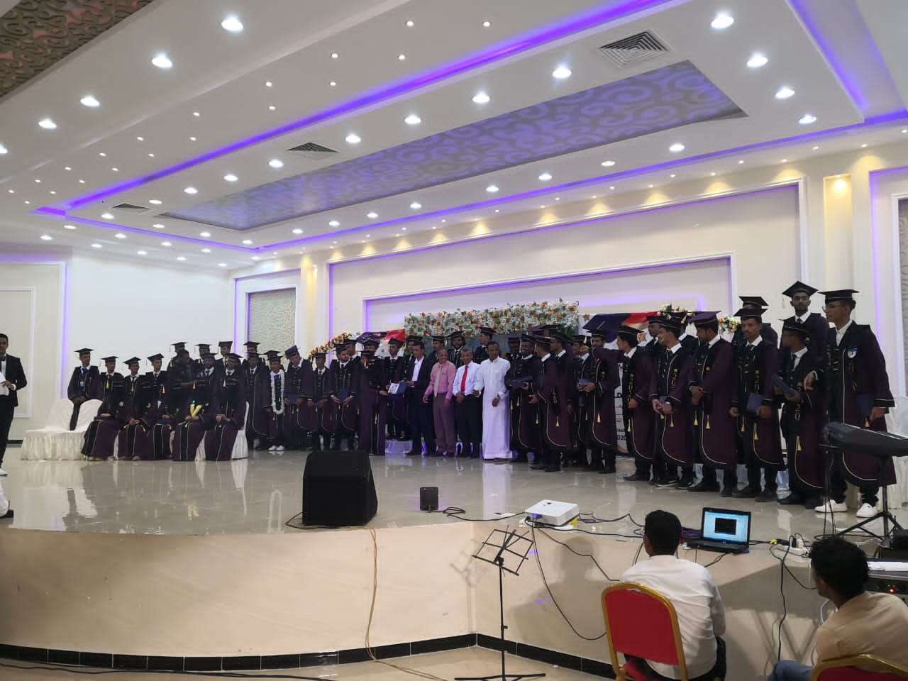 الاحتفال بتخرج الدفعة الـ 20 من طلاب الهندسة الكترونية واتصالات بجامعة حضرموت