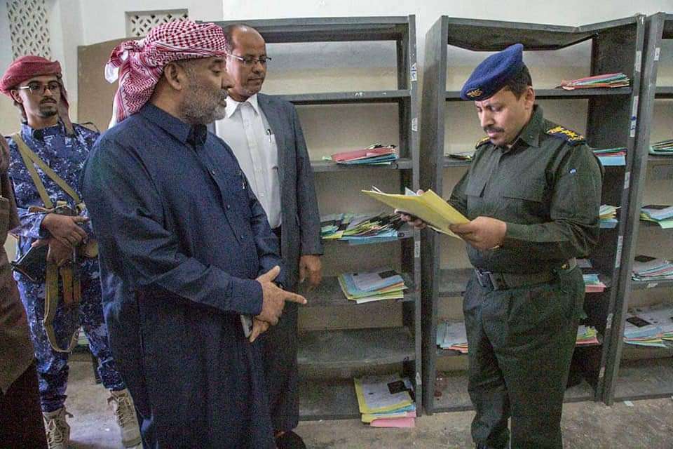 الوكيل الكثيري يطلع على نشاط مصلحتي الهجرة و الجوازات و الجنسية و السجل المدني بوادي حضرموت