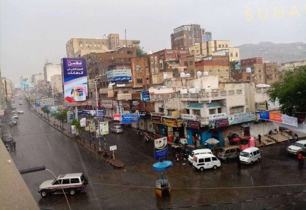 يحدث الآن : تساقط أمطار غزيرة على أحياء مدينة تعز(صورة ) يحدث الآن : تساقط أمطار غزيرة على أحياء مدينة تعز(صورة )