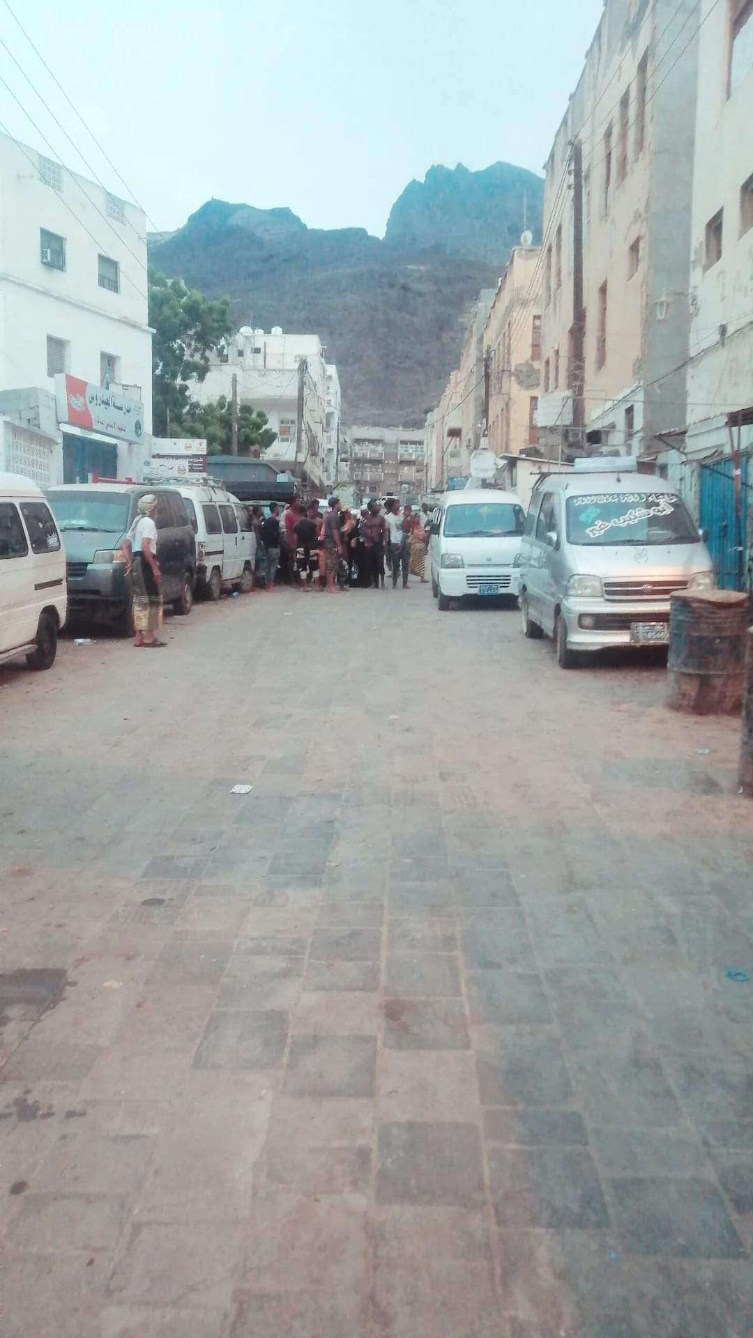 عاجل:اسر عدنية تغادر كريتر هربا من الاشتباكات(صورة) عاجل:اسر عدنية تغادر كريتر هربا من الاشتباكات(صورة)