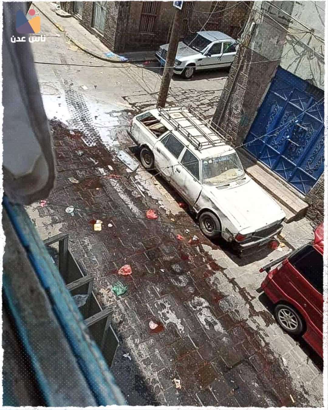شاهد بالصور.. دماء ضحايا الاشتباكات تغسل شوارع كريتر شاهد بالصور.. دماء ضحايا الاشتباكات تغسل شوارع كريتر