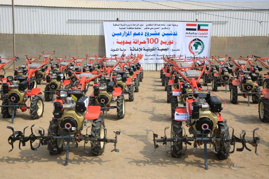 التواصل للتنمية الإنسانية تدشن توزيع 100 حراثة يدوية للمزارعين بالحديدة