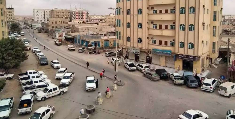 اجتماع يناقش مشروع تغطية شوارع مديريات المهرة بالإشارات الإرشادية