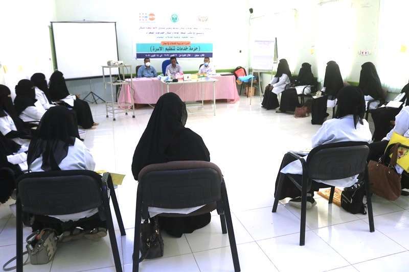 دورة تدريبة في مجال حزمة خدمات تنظيم الاسرة للقابلات بالوادي والمهرة