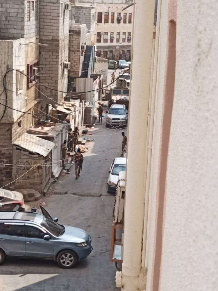 قوات امنية تعثر على اسلحة في كريتر