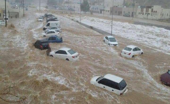 مواطن حضرمي: يروي تفاصيل مشهد الليلة المؤلم بسبب إعصار شاهين في المكلا