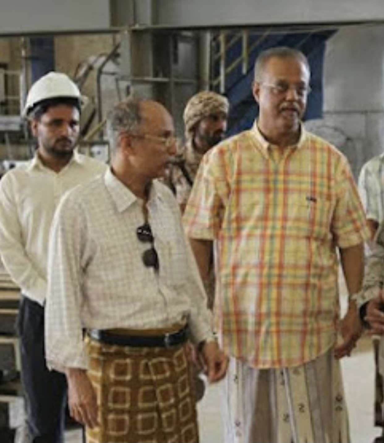 مصدر يكشف حقيقة اعتقال رجل الأعمال باجرش في السعودية مصدر يكشف حقيقة اعتقال رجل الأعمال باجرش في السعودية