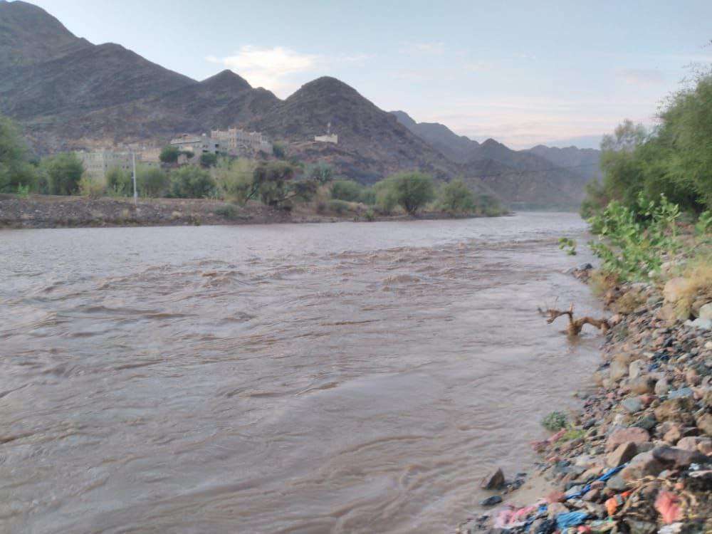 سيول جارفة في وادي خر بييحان سيول جارفة في وادي خر بييحان