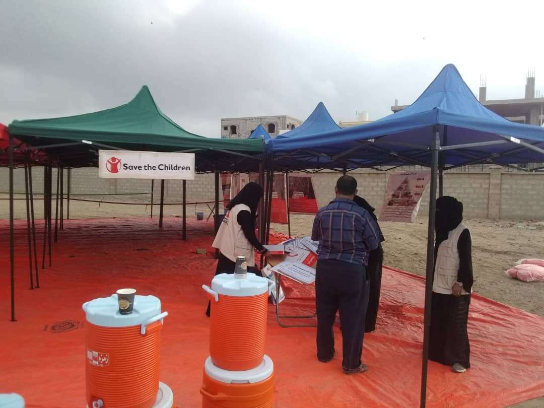 الانتهاء من توزيع آخر صرف للمستفيدين من منظمة رعاية الاطفال لشهري اكتوبر ونوفمبر في مديريتي البريقة ودارسعد