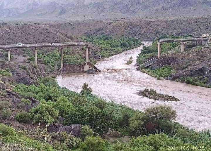 شاهد بالصورة .. كيف أصبح جسر عقان المدمر أثناء مرور السيول شاهد بالصورة .. كيف أصبح جسر عقان المدمر أثناء مرور السيول