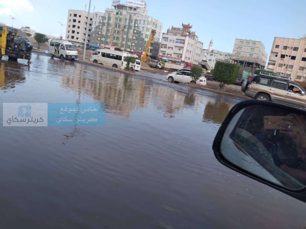 مياه الأمطار تغرق شارع رئيسي بالمنصورة (صور) مياه الأمطار تغرق شارع رئيسي بالمنصورة (صور)