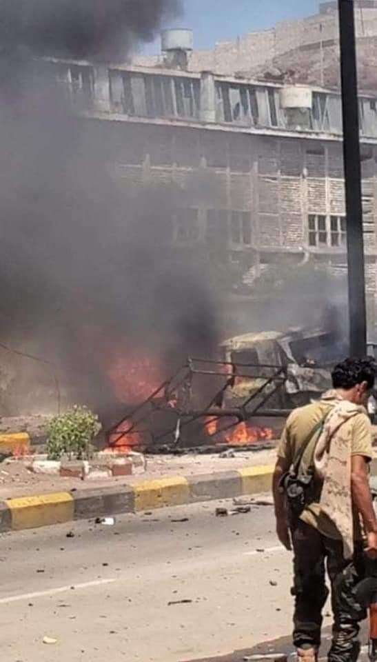 عاجل:ارتفاع قتلى تفجير موكب محافظ عدن الى سته