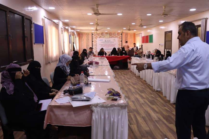 الجمعية الخيرية النسوية لمكافحة الفقر تختتم دورة تدريبية الثانية في محافظة عدن