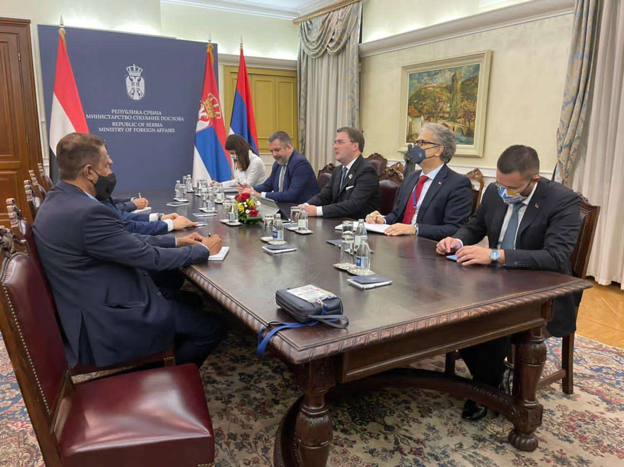 وزير الخارجية يبحث مع نظيره الصربي العلاقات الثنائية والقضايا ذات الاهتمام المشترك