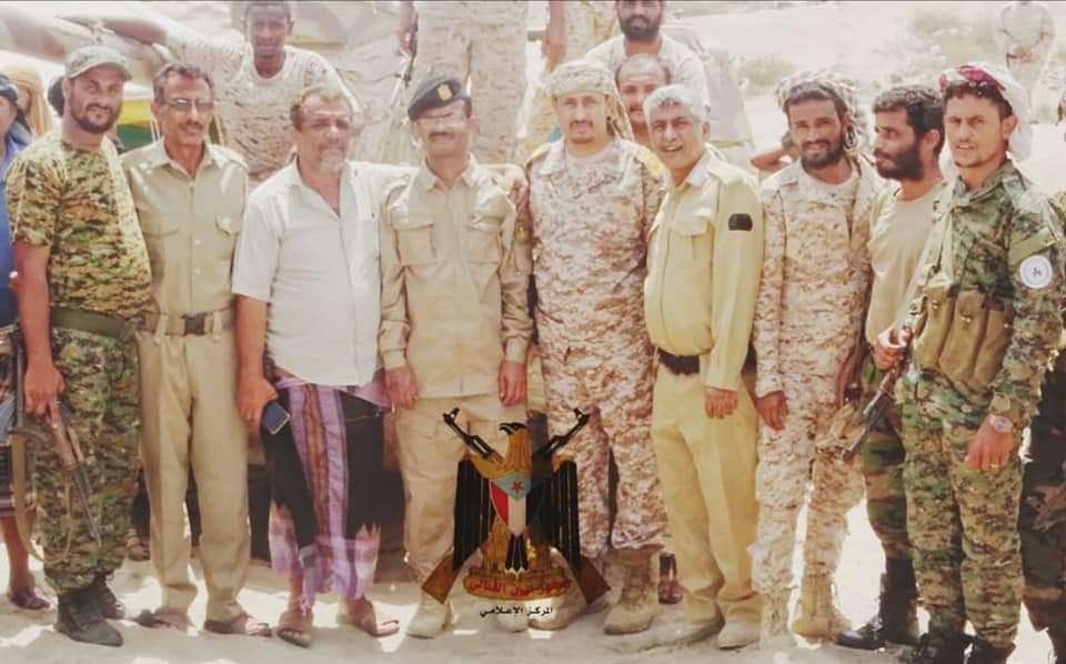 قائد محور أبين يطّلع على الجاهزية القتالية للوحدات الأمنية والعسكرية بالمحافظة