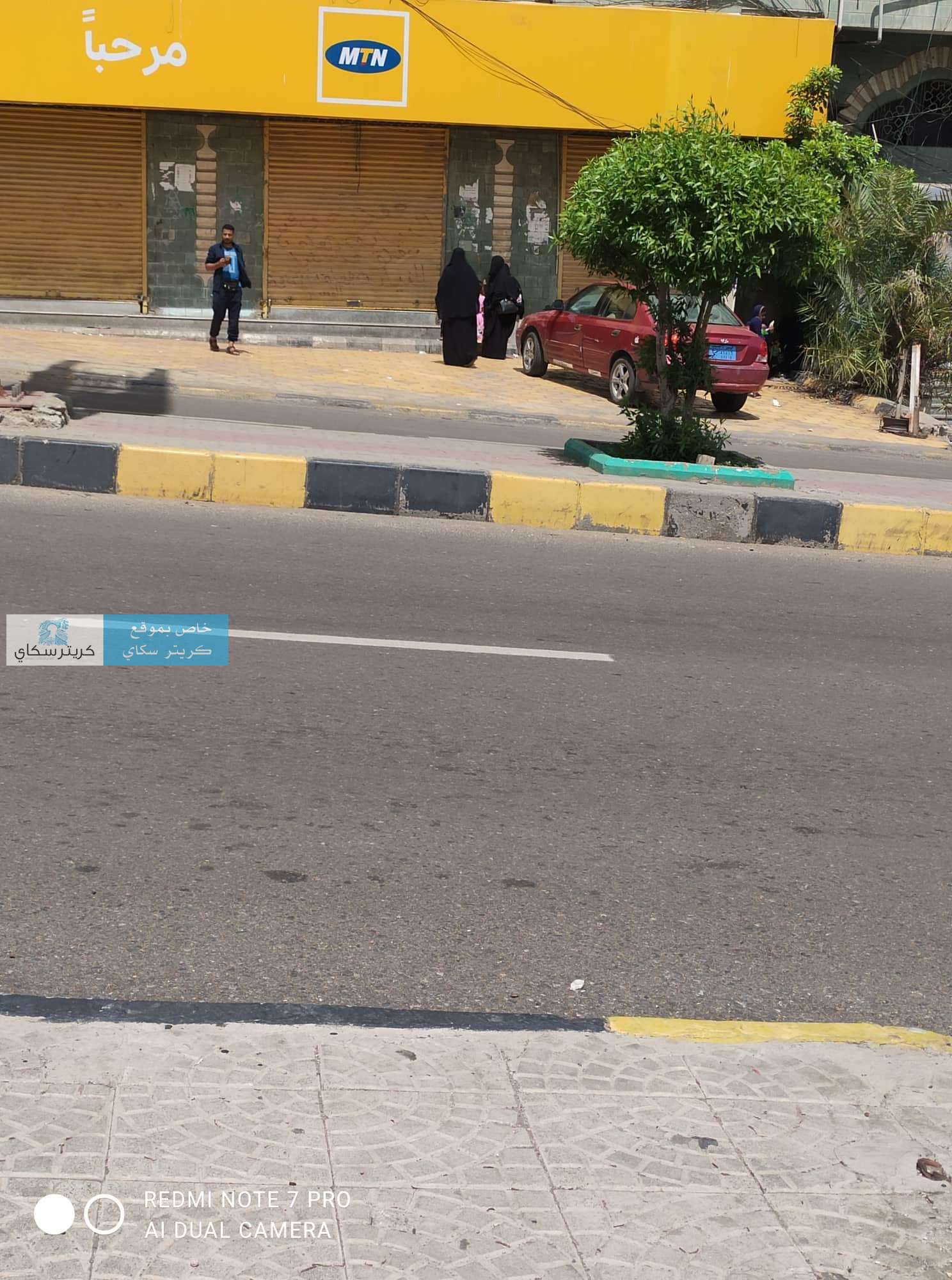 مواطنون.. سماسرة يبيعون الرصيد داخل شركة mtn بعدن(صور)