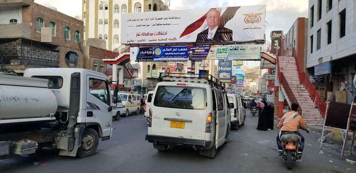 الرئيس هادي يظهر مجددا في تعز(صورة)