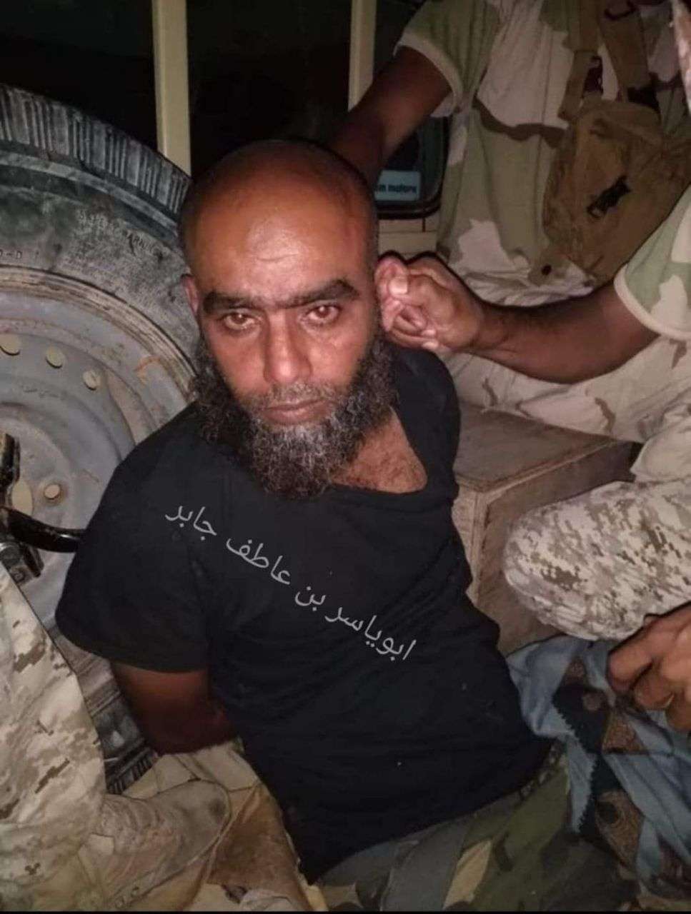وصفت بالمهينة.. شاهد اول صورة لحظة اعتقال جماجم في حضرموت