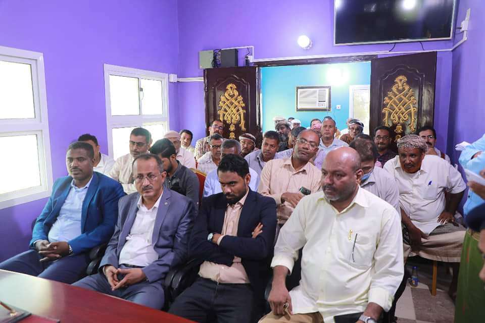 محافظ حضرموت يعقد لقاء مع قيادة السلطة المحلية بغيل باوزير وعقال حاراتها محافظ حضرموت يعقد لقاء مع قيادة السلطة المحلية بغيل باوزير وعقال حاراتها