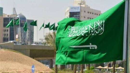 في بادرة خطيرة.. القوات السعودية تلزم سائقي الشاحنات بالمهرة بهذا الاجراء