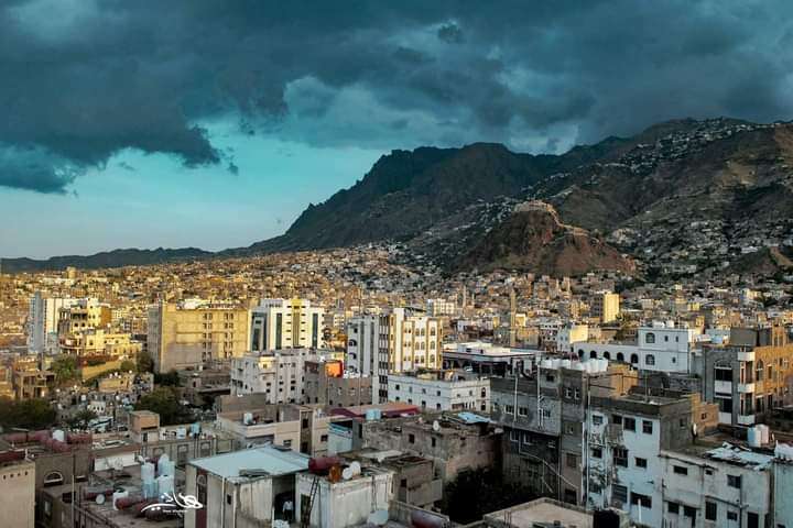 بسبب غريب.. إغلاق مدارس في تعز