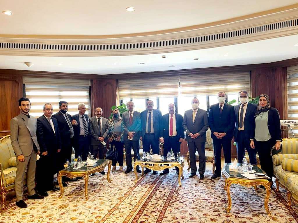 وزير النقل يلتقي وزير الطيران المدني المصري