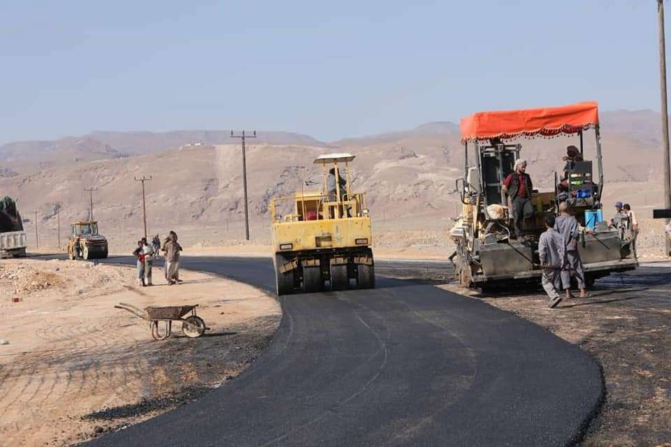 سيحوت.. تدشين العمل في مشروع أعمال سفلتة طريق الغيضة الصغيرة_ درفات بتمويل محلي