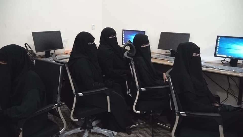 نيمر يفتتح مختبر حاضنة التكنولوجيا ويدشن دورة العمليات الحسابية بالحاسب الآلي